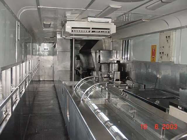 Interior do vagão RC Lanchonete do Trem de Passageiros Vitória a Minas