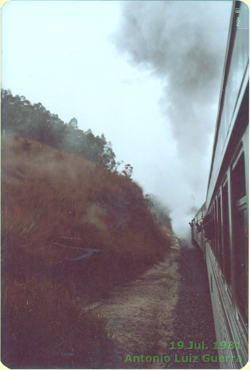Trem da excursão promovida pela ABPF com a locomotiva 353, em 1981