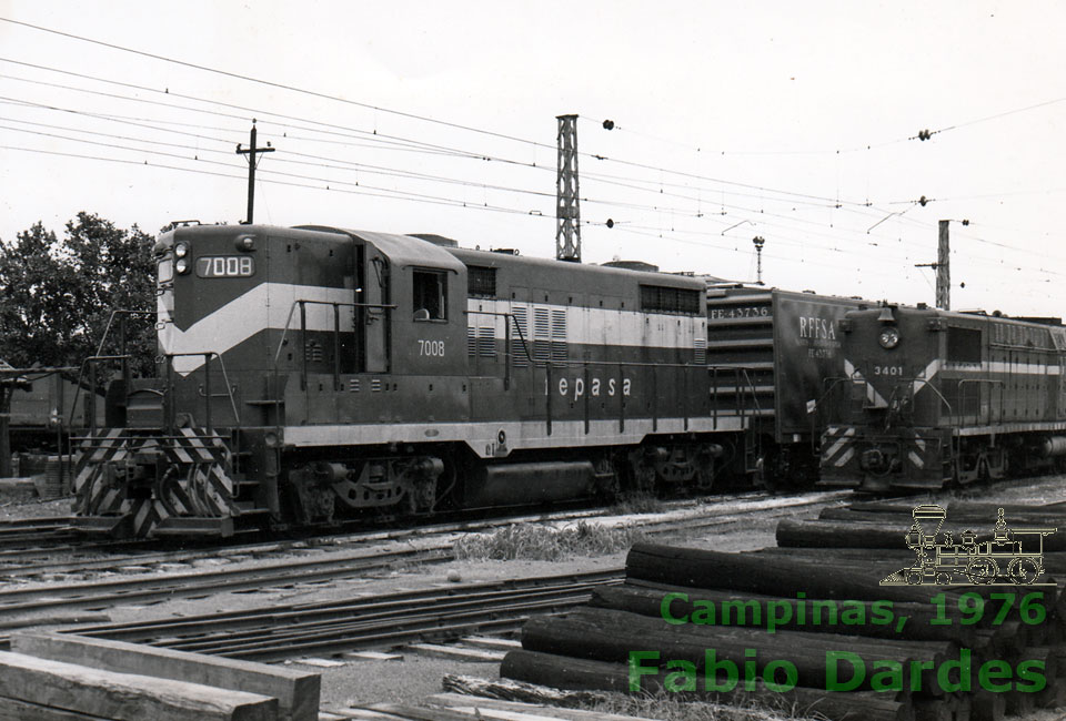 Comparação de altura das locomotivas Baldwin AS-616 (à direita) e GP-18 da Fepasa - Ferrovias Paulistas