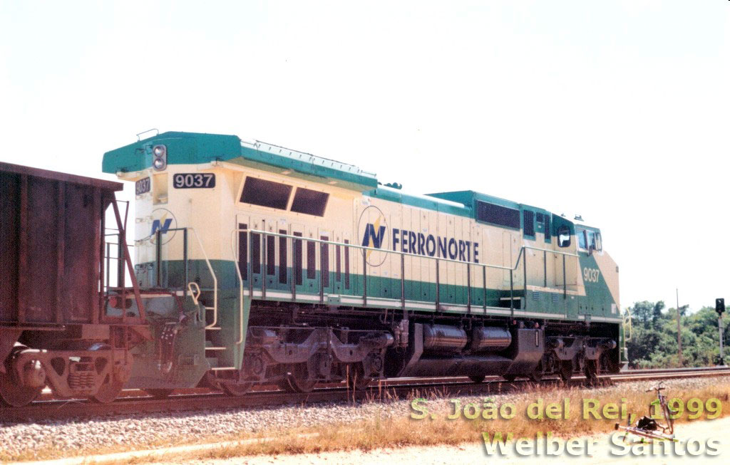 Locomotiva Dash 9-44C ou C44-9WM nº 9037 Ferronorte em São João del Rei, 1999