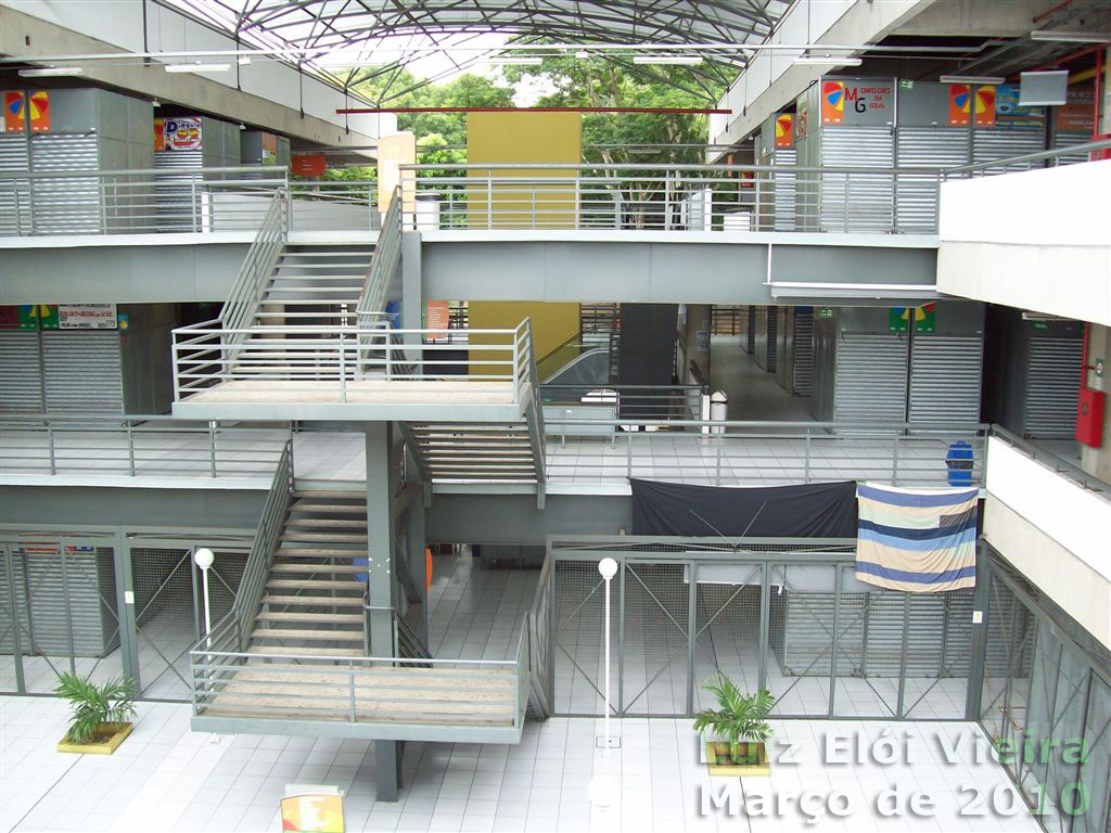 Interior do Shopping Cidade, na estação do Metrô de Teresina