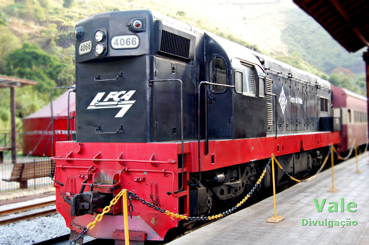 Locomotiva G8 nº 4066 FCA com o trem turístico Ouro Preto - Mariana em 2011