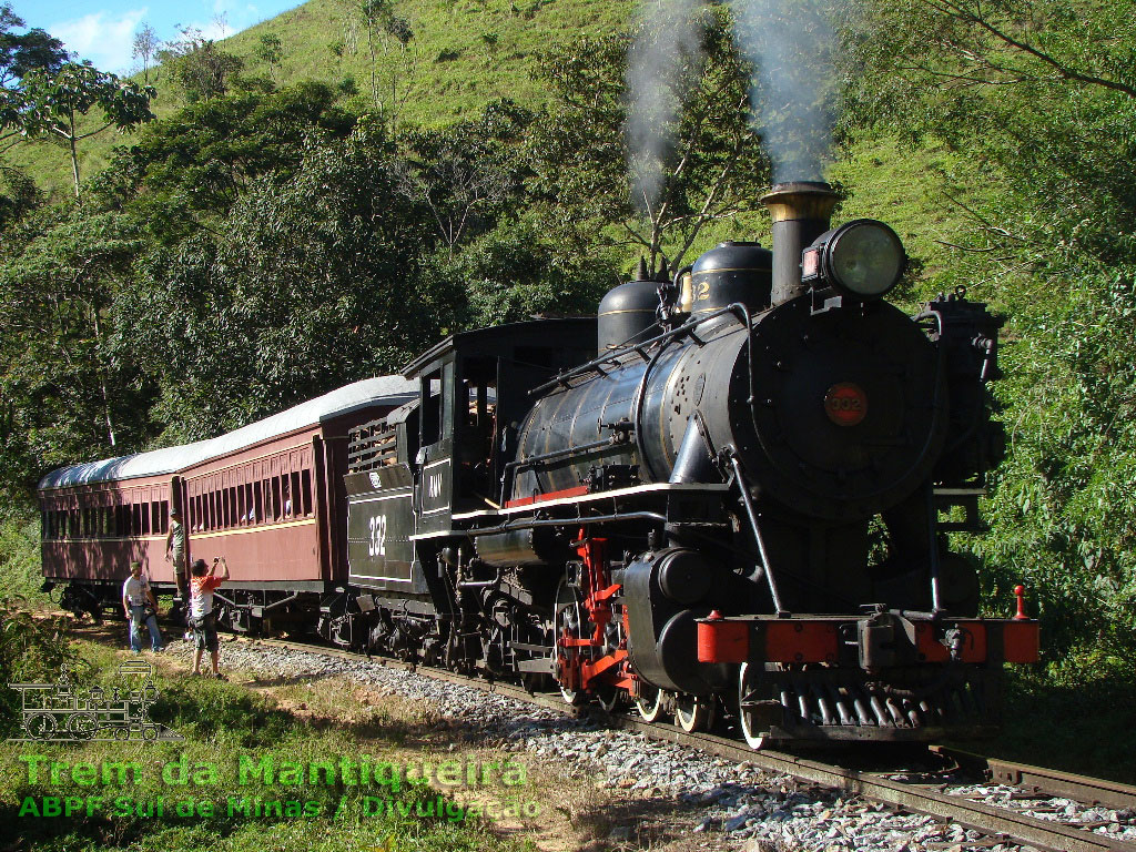 Locomotiva a vapor nº 332 com o trem turístico da serra da Mantiqueira