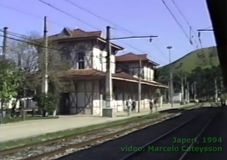 Estação ferroviária de Japeri no vídeo de Marcelo Cateysson, em 1994
