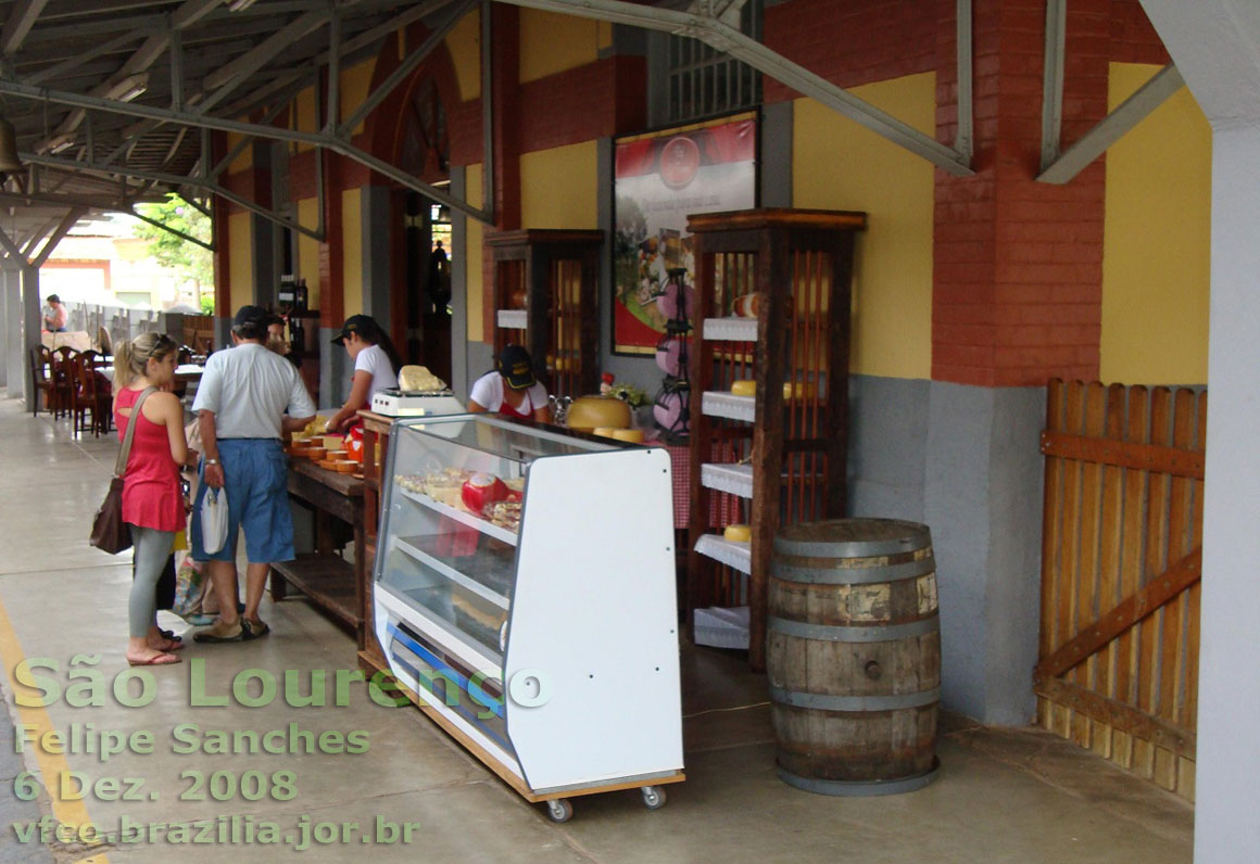 Lanchonete para degustação e venda de produtos típicos da região, na estação ferroviária de São Lourenço
