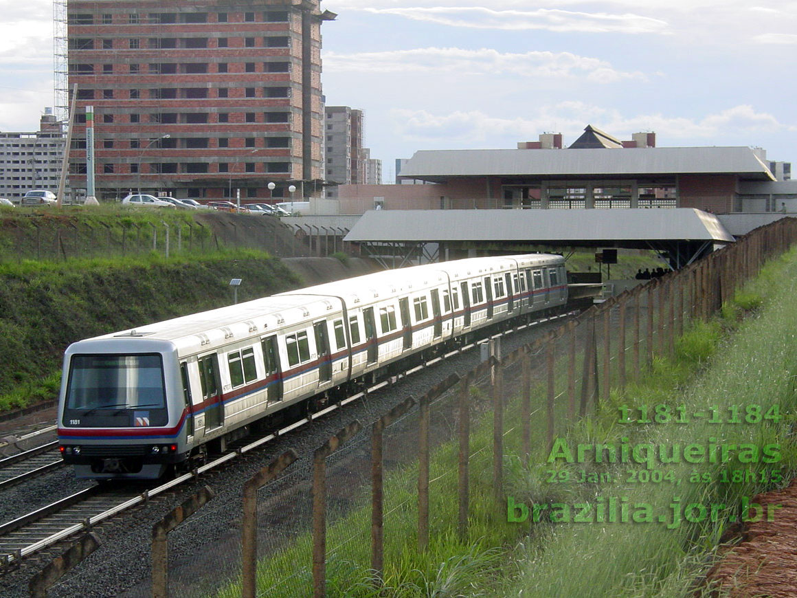 Trem 1181-1184 do Metr de Braslia na Estao Arniqueiras