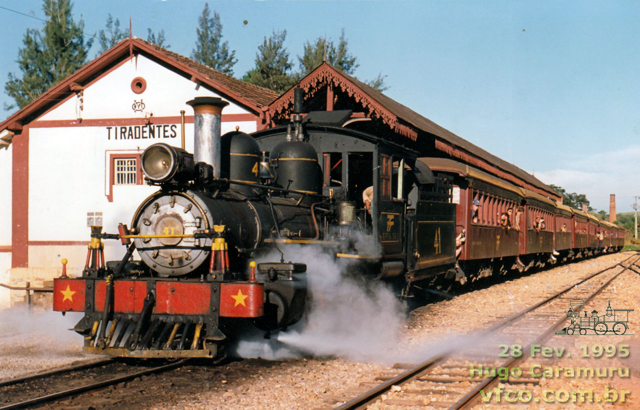 Locomotiva 4-7-0 nº 41 da Bitolinha partindo de Tiradentes para São João del Rei às 17:00 do dia 28 Fev. 1995
