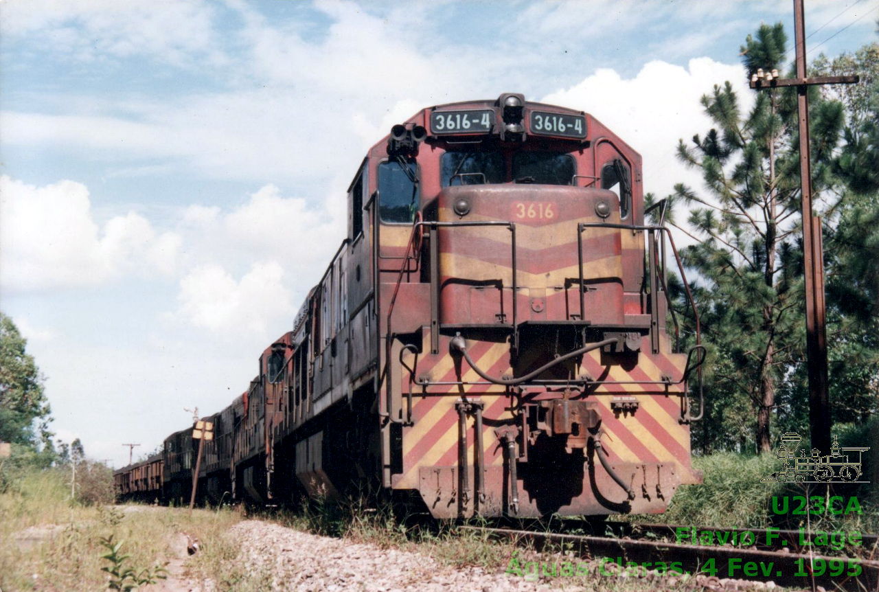 Locomotiva GE U23CA nº 3616-4F da RFFSA - Rede Ferroviária Federal
