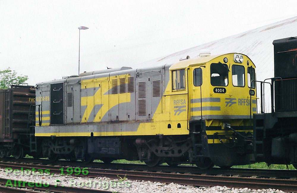 Locomotiva EMD GL8 nº 4004 FSA (ex-nº 6301) ainda na última pintura RFFSA