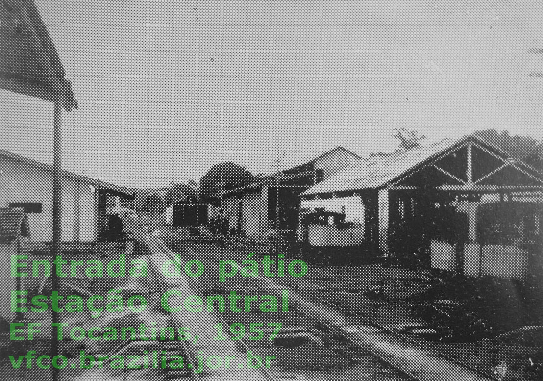 Entrada do pátio ferroviário da estação central da Estrada de Ferro Tocantins em 1957