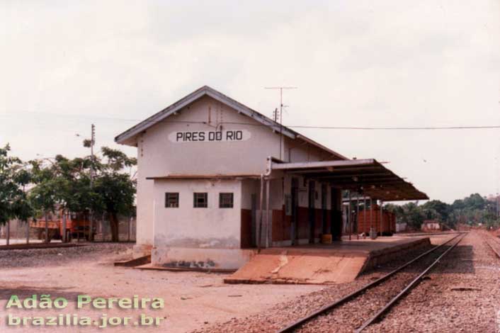 Estação ferroviária de Pires do Rio na década de 1980 - RFFSA - Rede Ferroviária Federal