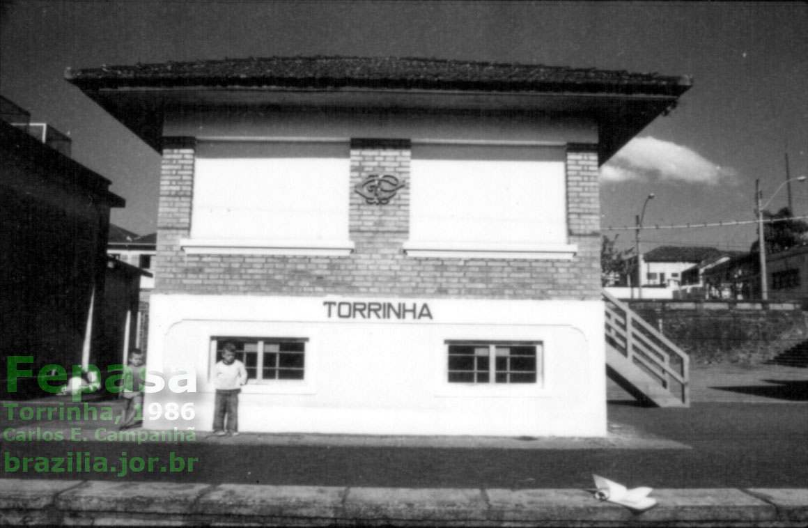 Cabine de controle da estao ferroviria Torrinha, da Fepasa, em 1986