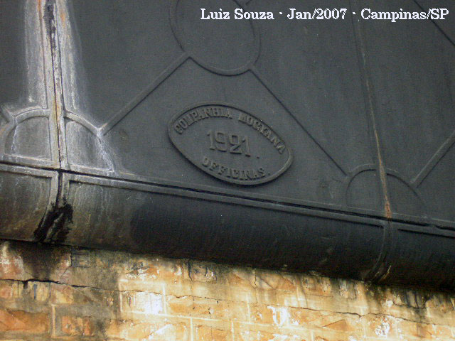 Detalhe da caixa d'água da estação ferroviária de Anhumas