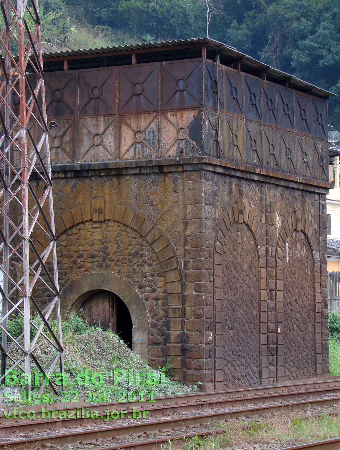 Detalhe da caixa d'água no entroncamento ferroviário de Barra do Piraí