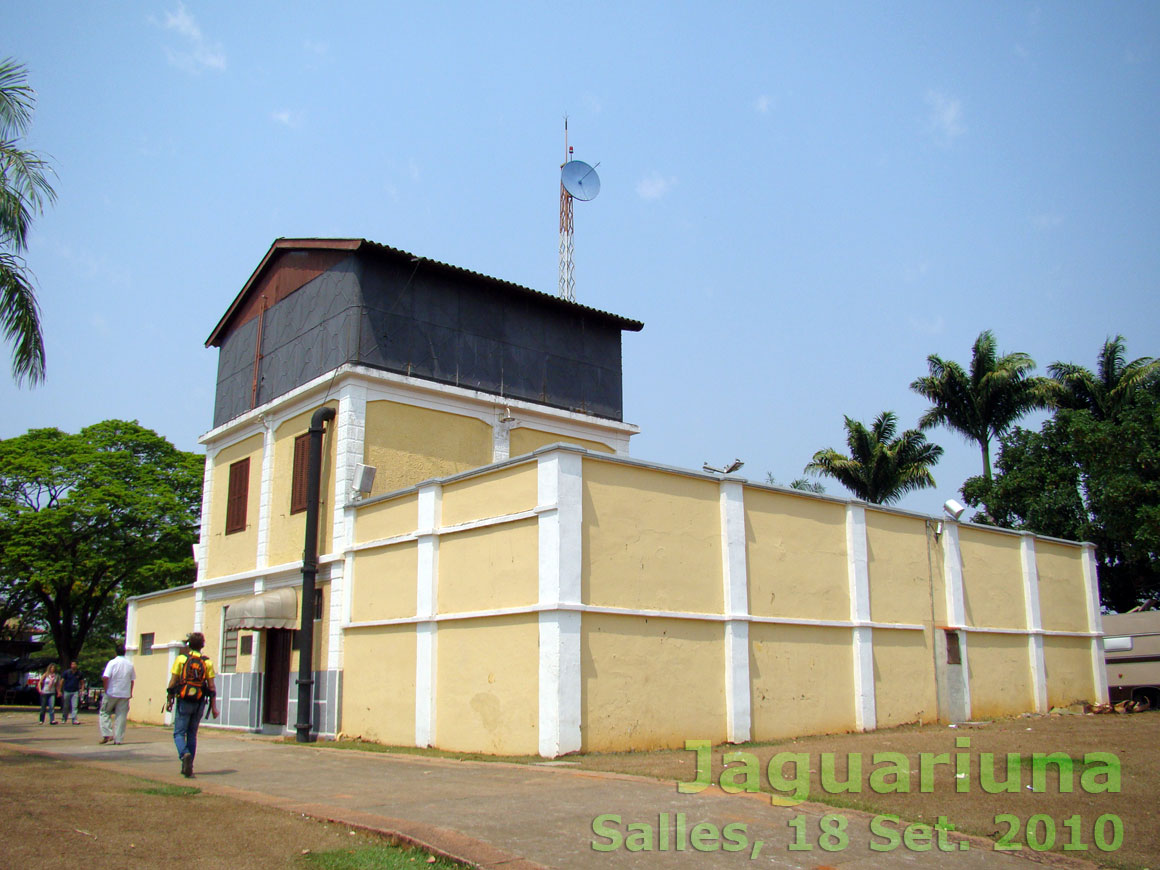 Caixa d'água da estação ferroviária de Jaguariuna, antiga linha tronco da Cia. Mogiana de Estradas de Ferro