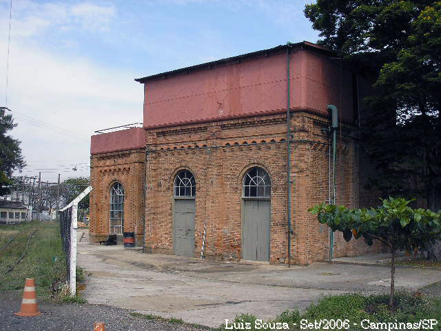 Vista de conjunto das caixas d'água nas oficinas ferroviárias da Mogiana em Campinas