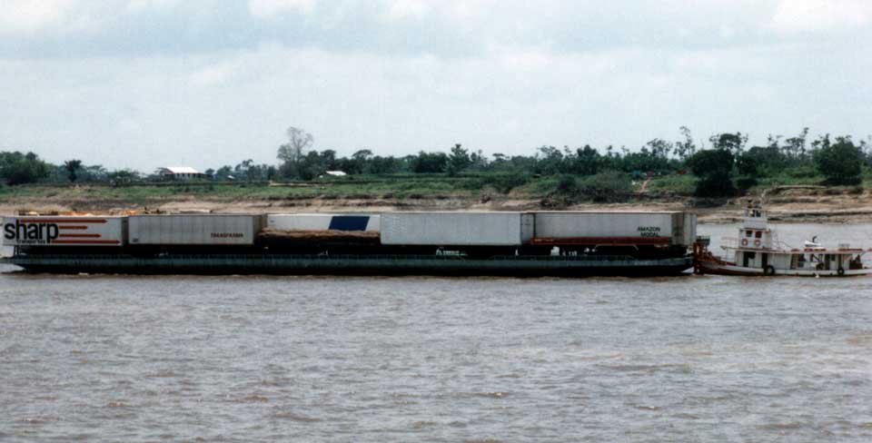 Comboio fluvial no Amazonas