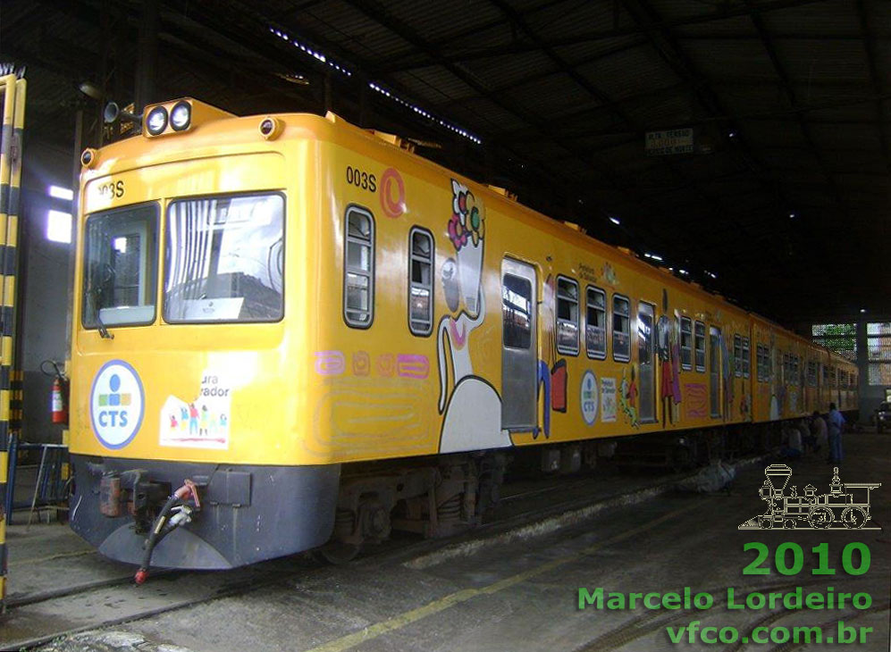 Trem-unidade elétrico Toshiba nº 3 CTB no Depósito de Locomotivas da Calçada, Salvador, 2010