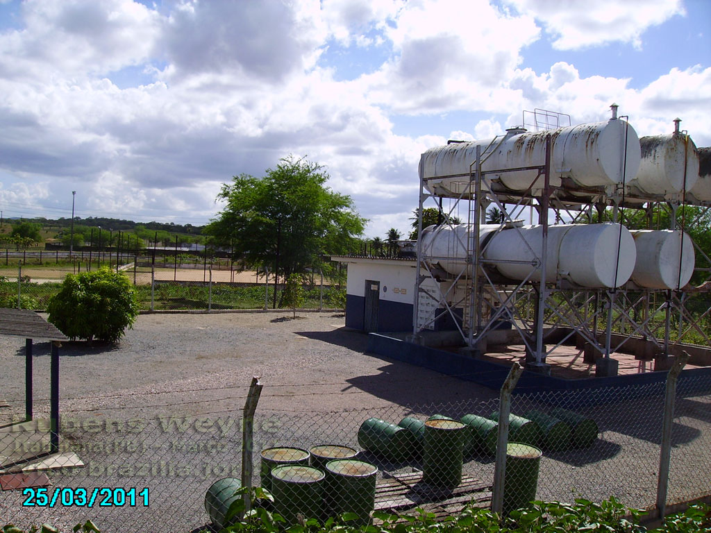 Tanques de estocagem de óleo diesel para o abastecimento das locomotivas no pátio ferroviário de Triângulo