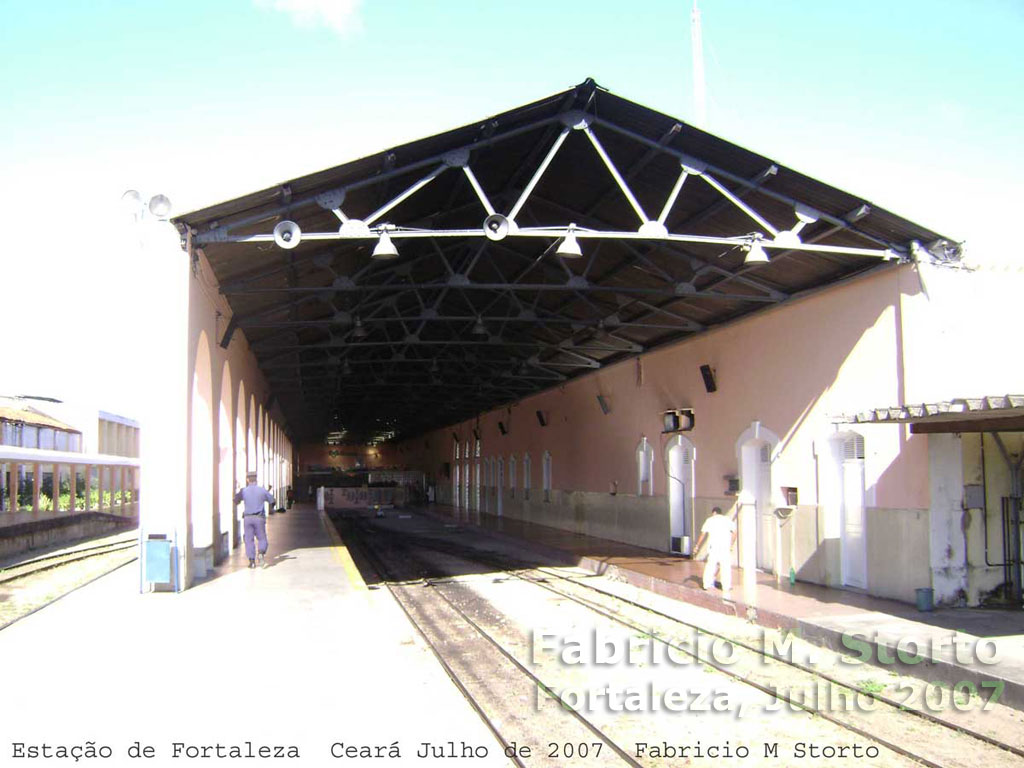 Portal da gare do trem urbano de Fortaleza