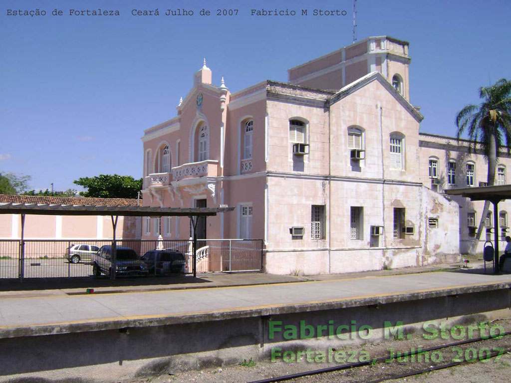Vista da outra lateral do prédio do conjunto da estação ferroviária de Fortaleza