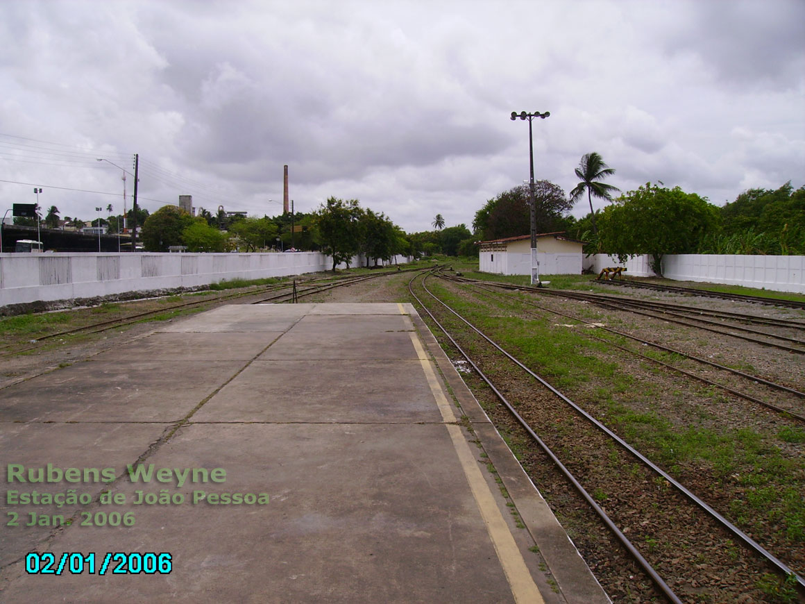 Trilhos da extremidade do pátio ferroviário da estação de João Pessoa, da CBTU - Cia. Brasileira de Trens Urbanos