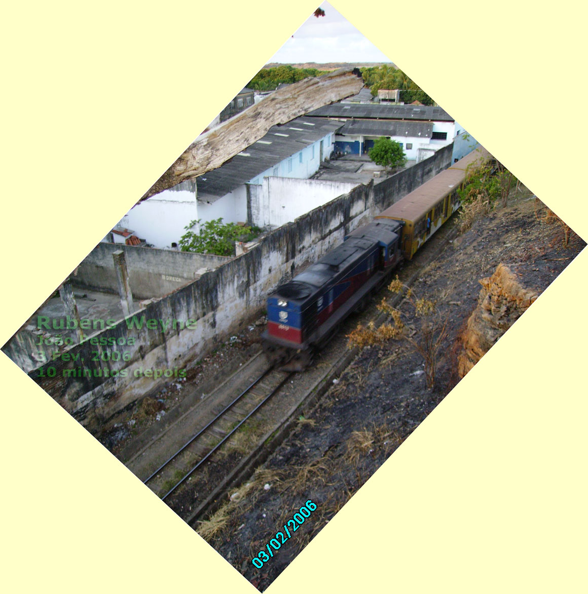 Vista superior da locomotiva do trem da CBTU de Cabedelo para João Pessoa