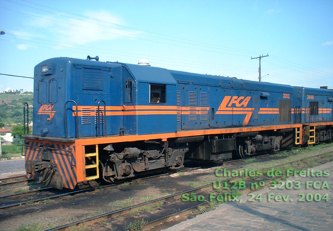 Locomotiva U12B número 3203 da FCA - Ferrovia Centro-Atlântica