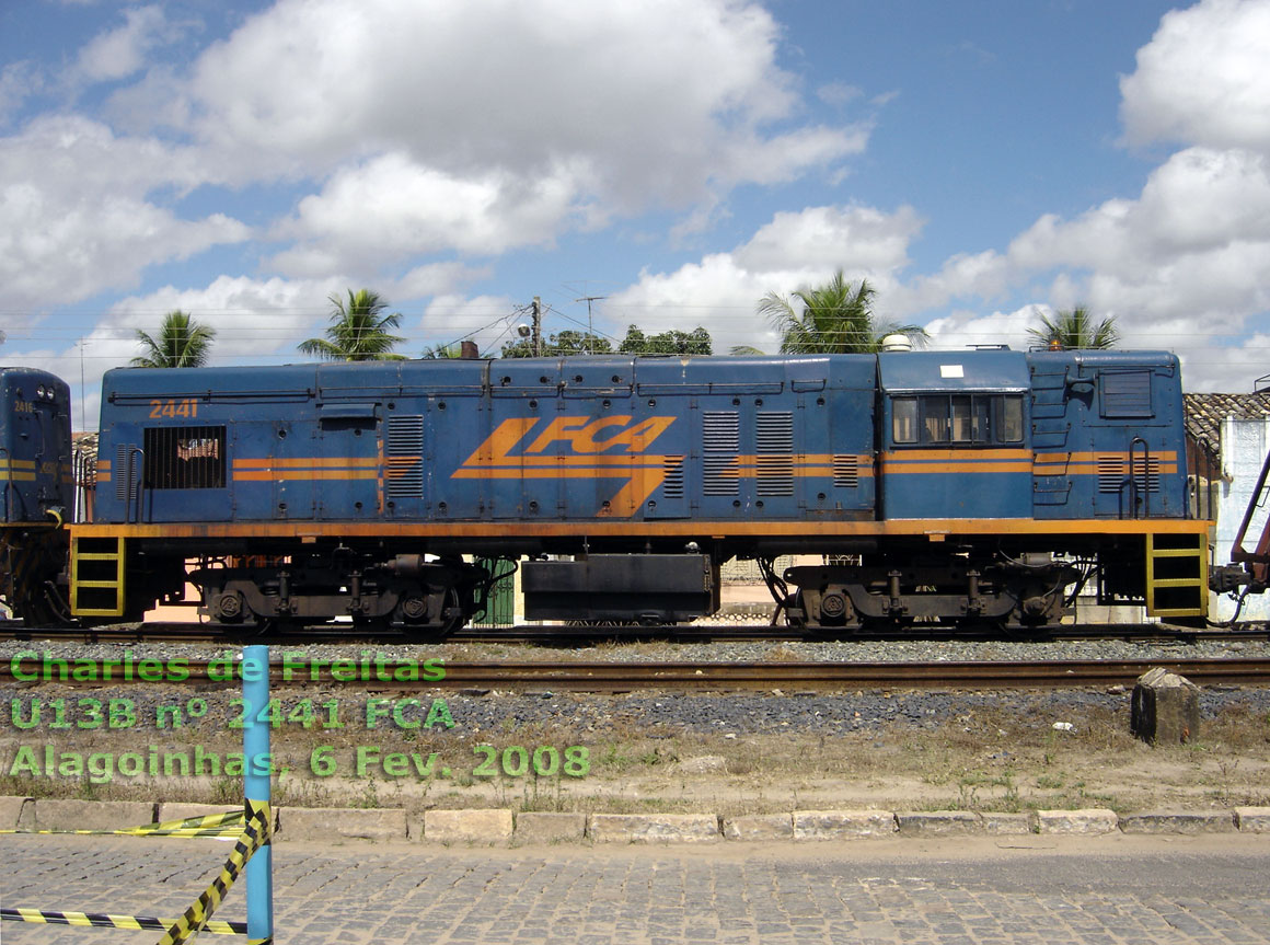 Locomotiva U13B número 2441 da Ferrovia Centro-Atlântica - FCA, em Alagoinhas