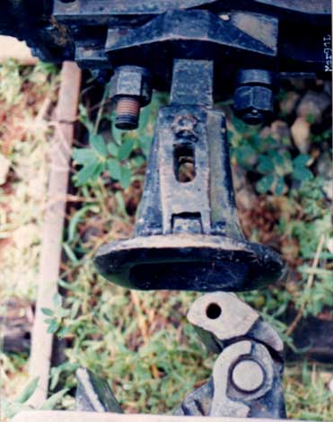Adaptação para acoplar engates ferroviários de dois tipos - automático e de boca-de-sino, ou de manilha