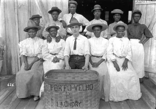 Trabalhadoras barbadianas e norte-americano da lavanderia a vapor, em Porto Velho