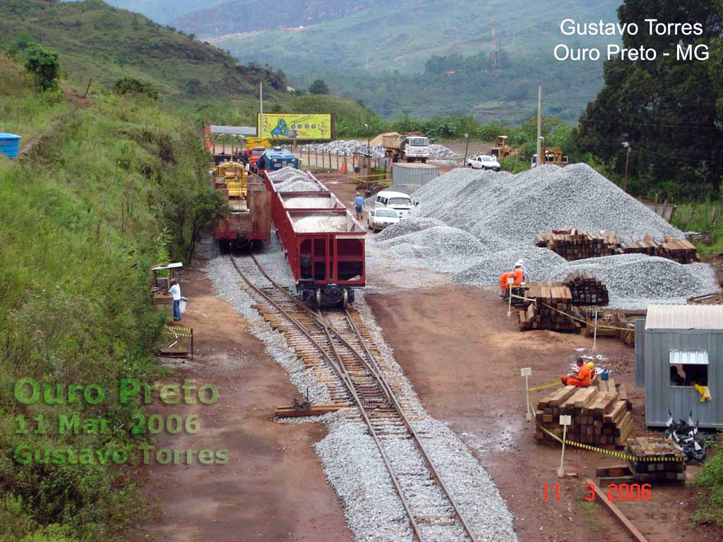 Reconstrução da ferrovia em Ouro Preto para o trem turístico da Vale