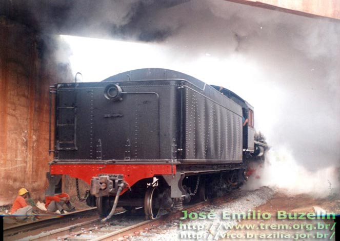 Locomotiva Skoda tipo Santa Fé preparando-se para o primeiro teste nos trilhos