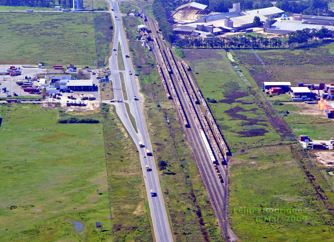 Pátio ferroviário da estação da Quarta Seção da Barra de Rio Grande, visto de sudoeste