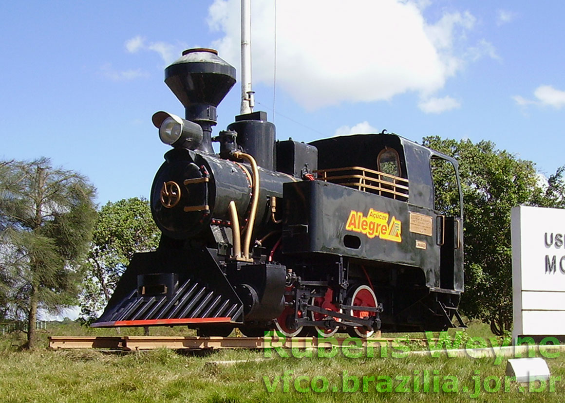 Locomotiva a vapor Jung preservada e exposta no acesso à Usina Monte Alegre pela BR-101, em Mamanguape (PB)