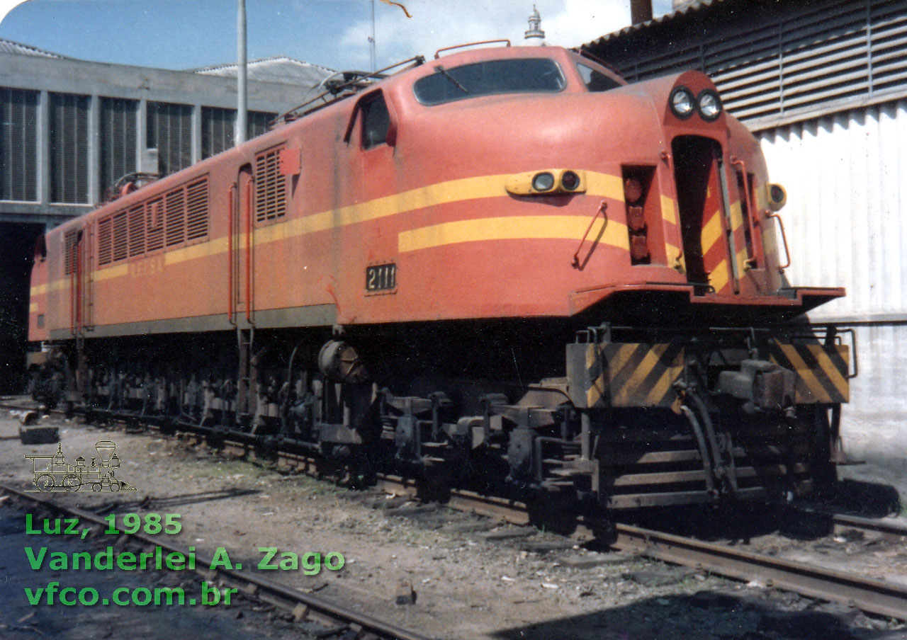 Locomotiva elétrica Westinghouse Escandalosa nº 2111 da SR3 RFFSA (ex-Central do Brasil) no depósito da Luz