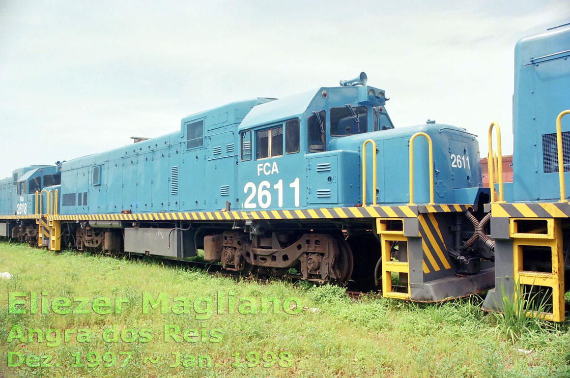 Locomotiva U20C Namibiana nº 2611 da FCA no pátio ferroviário do porto de Angra dos Reis (foto sem cortes)