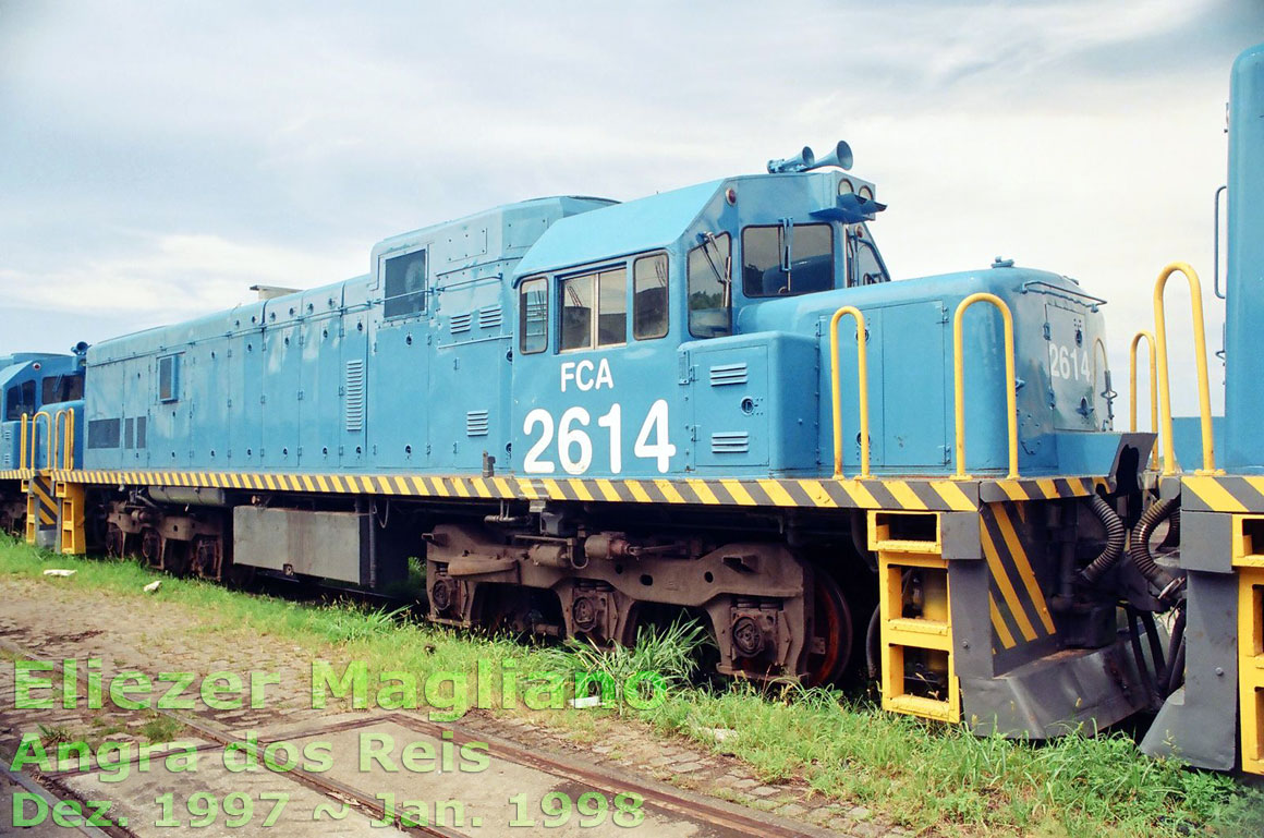 Locomotiva U20C Namibiana nº 2614 da FCA no pátio ferroviário do porto de Angra dos Reis (foto sem corte)
