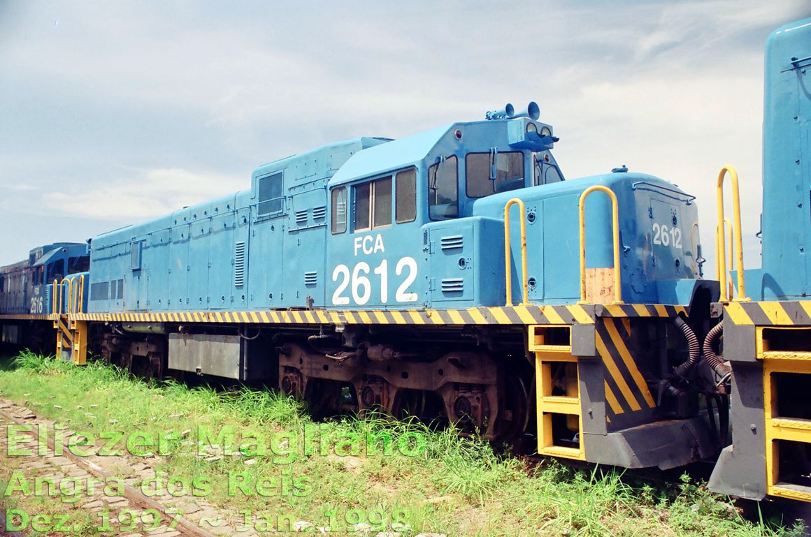 Locomotiva U20C Namibiana nº 2612 da FCA no pátio ferroviário do porto de Angra dos Reis (foto sem corte)