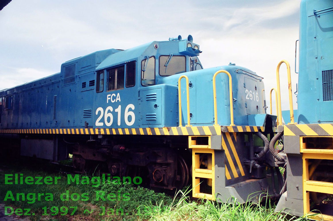 Locomotiva U20C Namibiana nº 2616 da FCA no pátio ferroviário do porto de Angra dos Reis (foto sem corte)