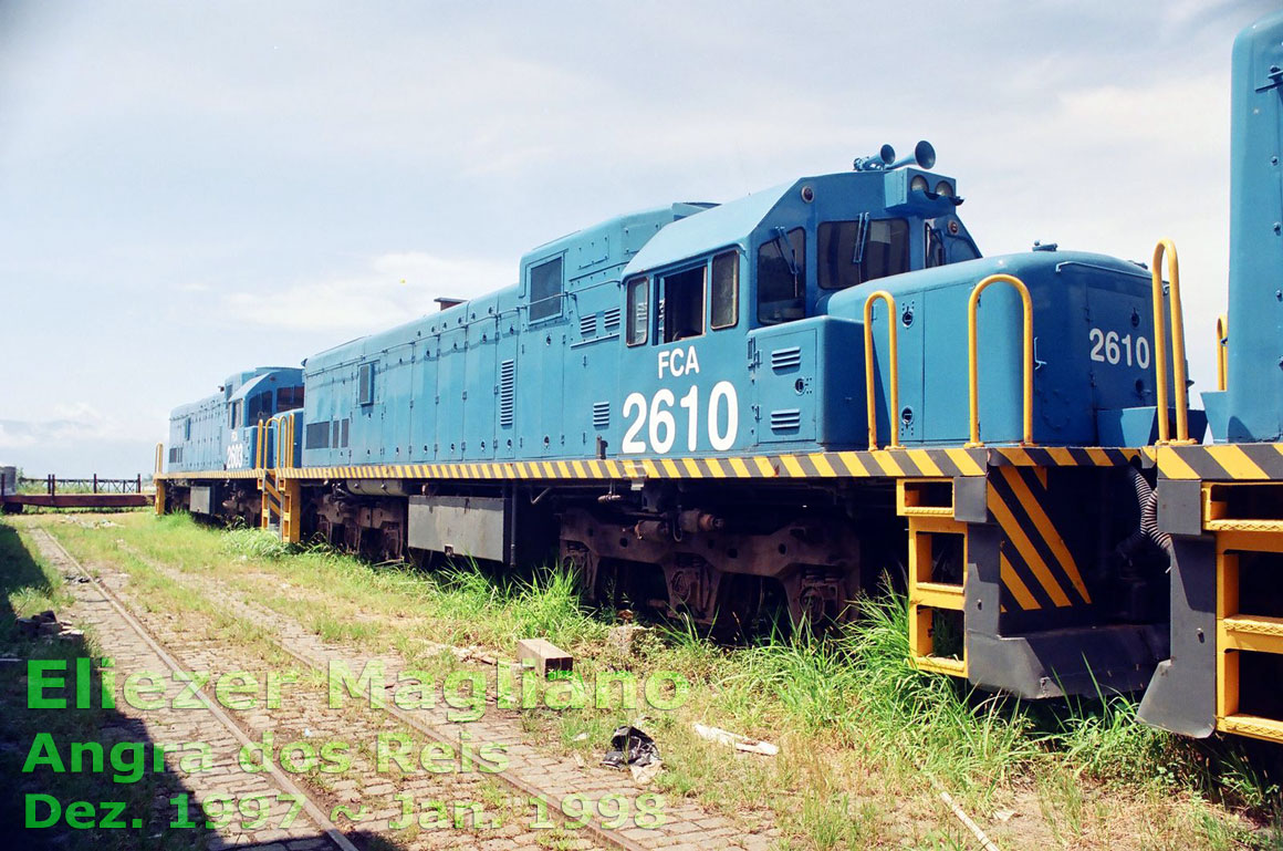 Locomotiva U20C Namibiana nº 2610 da FCA no pátio ferroviário do porto de Angra dos Reis (foto sem corte)