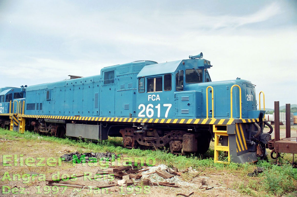 Locomotiva U20C Namibiana nº 2617 da FCA no pátio ferroviário do porto de Angra dos Reis (foto sem corte)