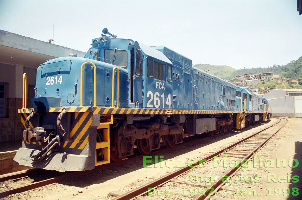 Locomotiva U20C Namibiana nº 2614 da FCA na estação ferroviária de Angra dos Reis (foto sem corte)