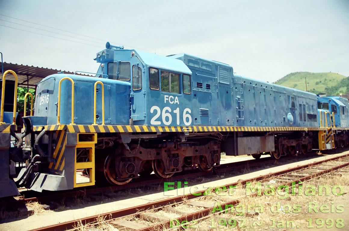 Locomotiva U20C Namibiana nº 2616 da FCA na estação ferroviária de Angra dos Reis (foto sem corte)