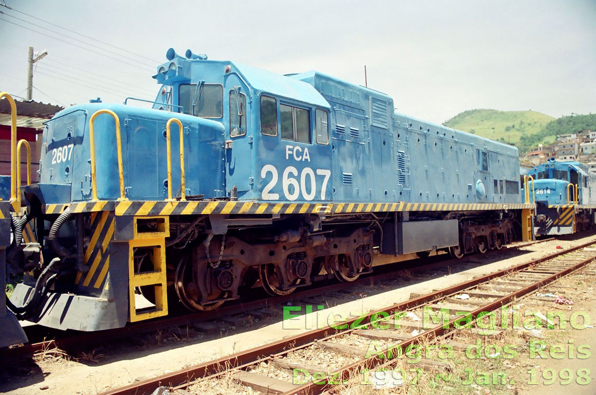 Locomotiva U20C Namibiana nº 2607 da FCA na estação ferroviária de Angra dos Reis (foto sem corte)