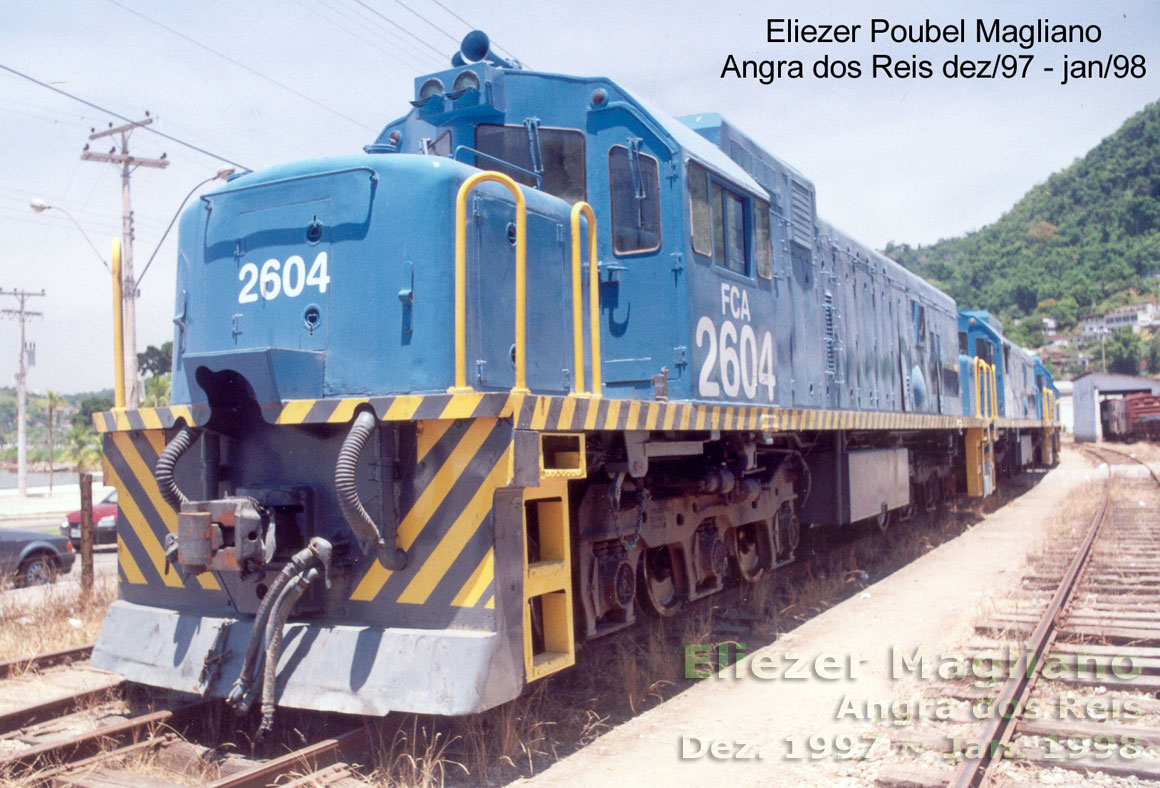 Detalhes da testeira (frente) da locomotiva U20C Namibiana nº 2604 da FCA