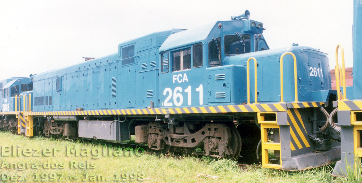 Locomotiva U20C Namibiana nº 2611 da FCA no pátio ferroviário do porto de Angra dos Reis (foto com corte e tratamento digital)