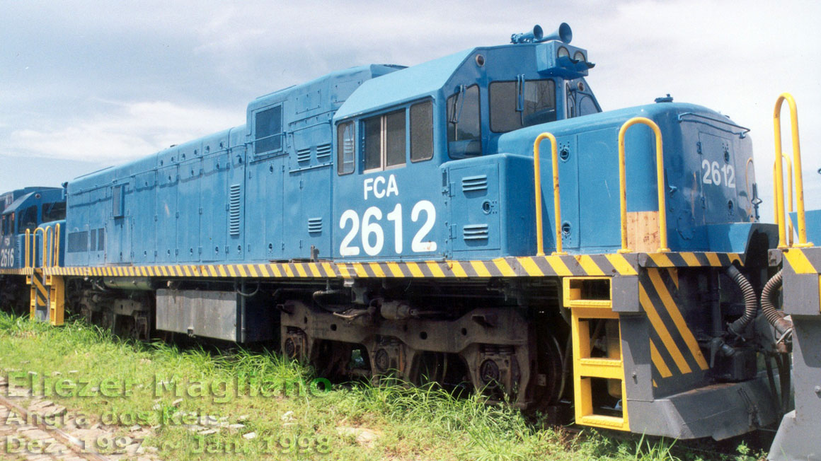 Locomotiva U20C Namibiana nº 2612 da FCA no pátio ferroviário do porto de Angra dos Reis (foto com corte e tratamento digital)