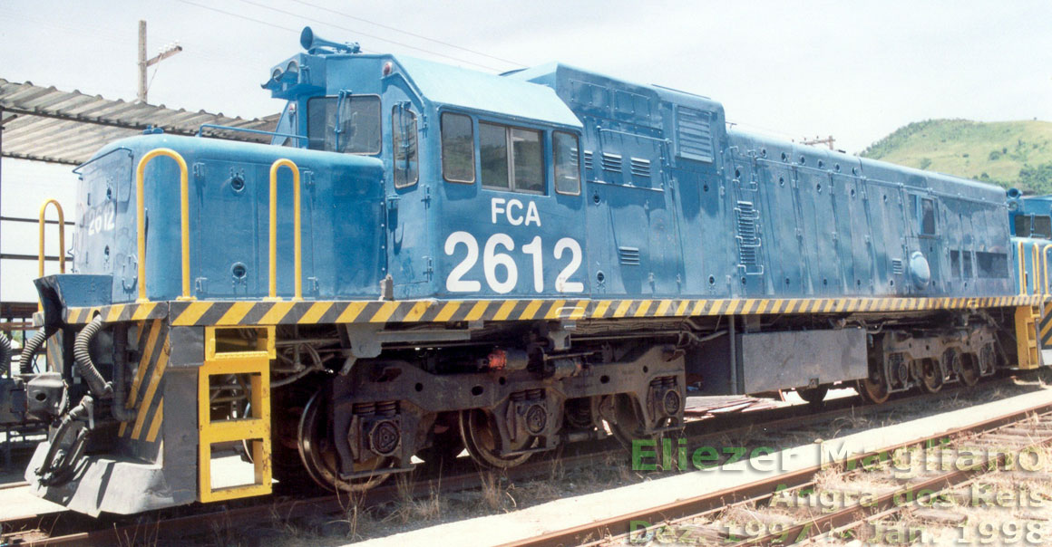 Locomotiva U20C Namibiana nº 2612 da FCA na estação ferroviária de Angra dos Reis (foto com corte e tratamento digital)