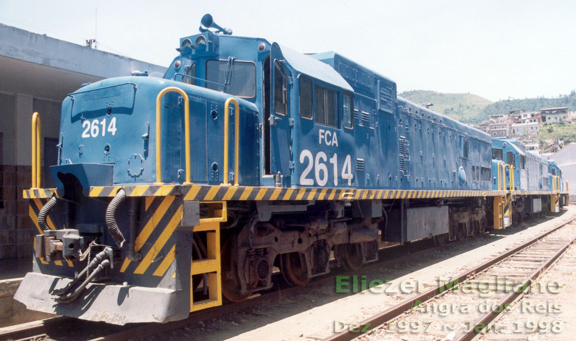 Locomotiva U20C Namibiana nº 2614 da FCA na estação ferroviária de Angra dos Reis (foto com corte e tratamento digital)